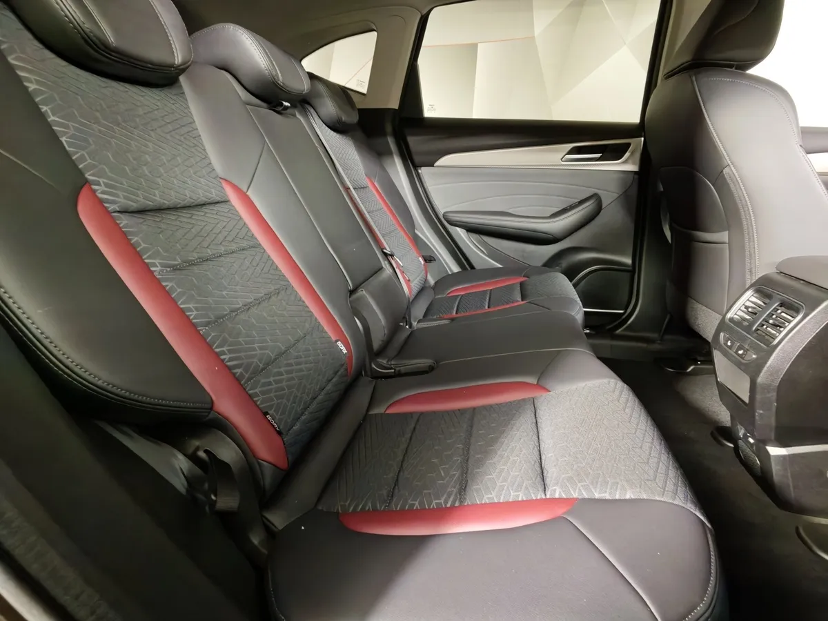 Haval F7 2.0T AWD 7DCT (190 л.с.) Elite Черный в АВИЛОН. Слайд №16