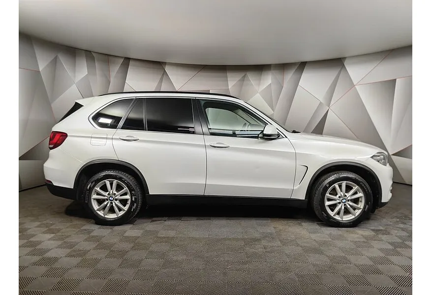 BMW X5 xDrive25d Steptronic (218 л.с.) Business (Локальная сборка) Белый в АВИЛОН. Слайд №6