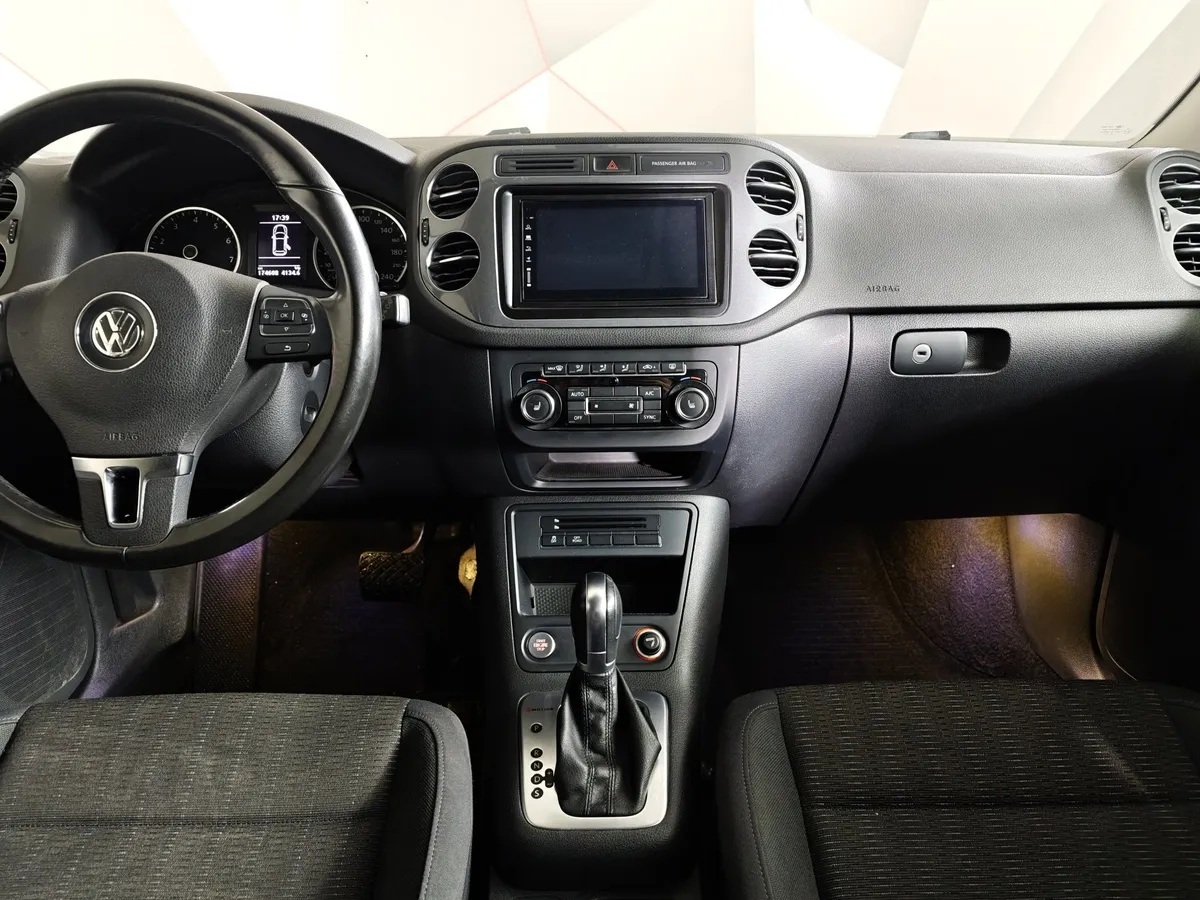 Volkswagen Tiguan 2.0 TSI 4Motion AT (180 л.с.) Sport&Style Серебристый в АВИЛОН. Слайд №14