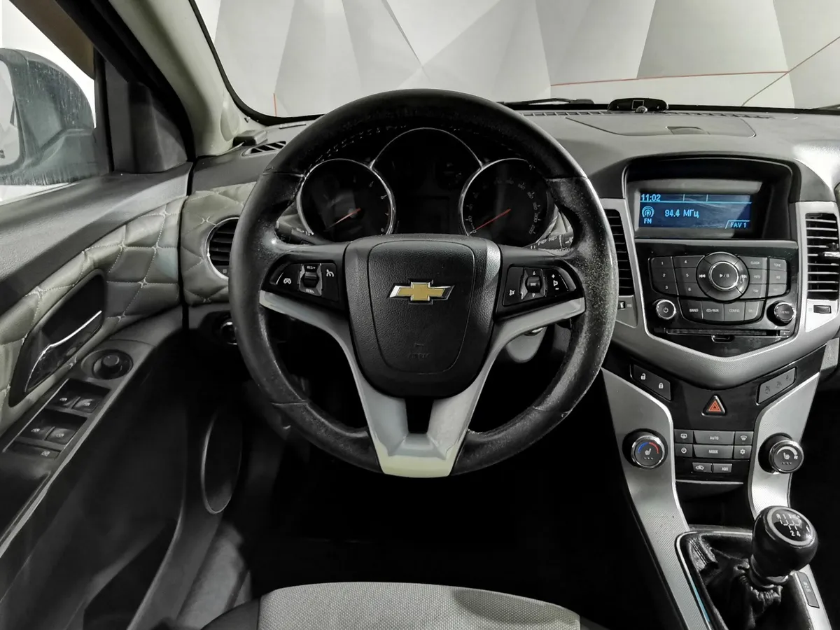 Chevrolet Cruze 1.8 MT (141 л.с.) Черный в АВИЛОН. Слайд №19