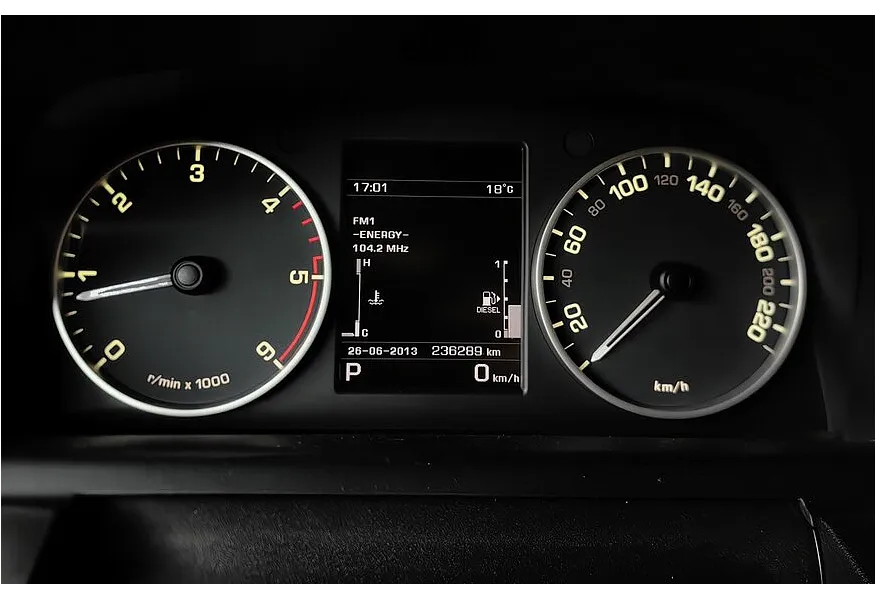 Land Rover Discovery 3.0 SDV6 AT 4WD (249 л.с.) SE Черный в АВИЛОН. Слайд №18