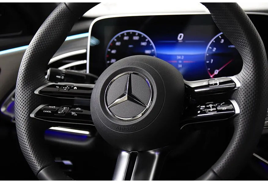 Mercedes-Benz E-Класс E 300 4MATIC (258 л.с.) Черный в АВИЛОН. Слайд №16