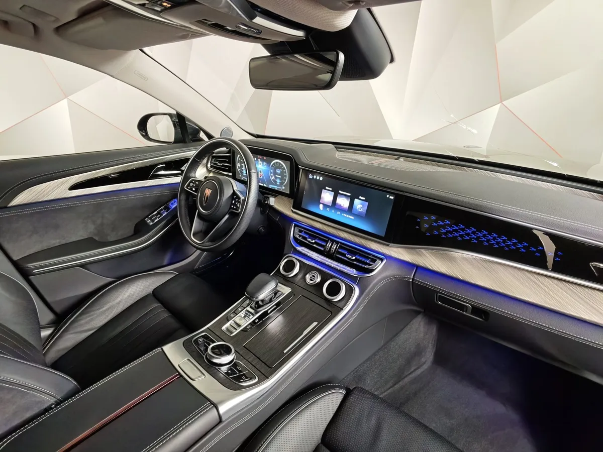 Hongqi H9 2.0T AT (245 л.с.) Делюкс двухцветный Черный в АВИЛОН. Слайд №13