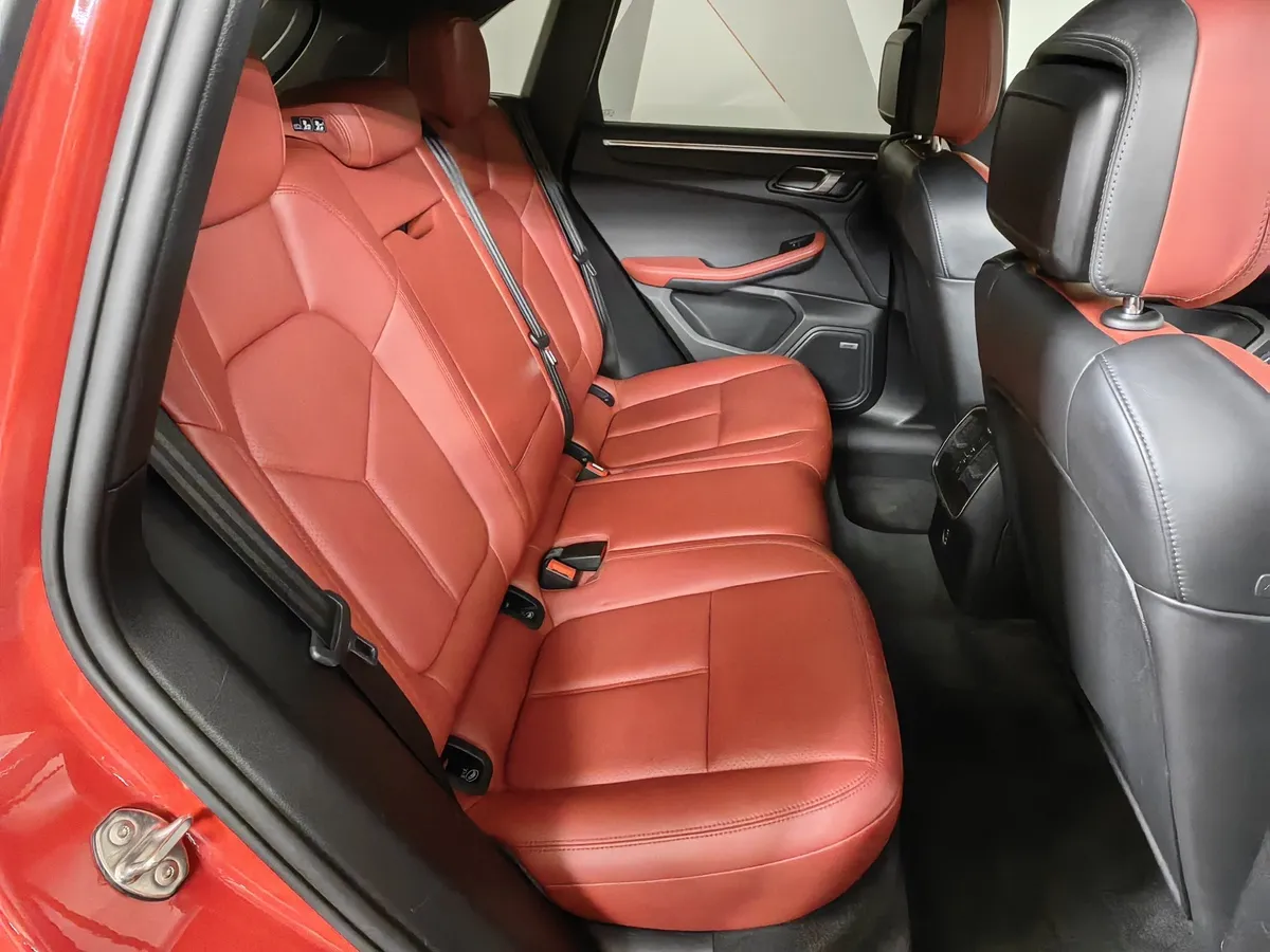 Porsche Macan 2.0 TFSI AMT 4WD (265 л.с.) R4 Красный в АВИЛОН. Слайд №16