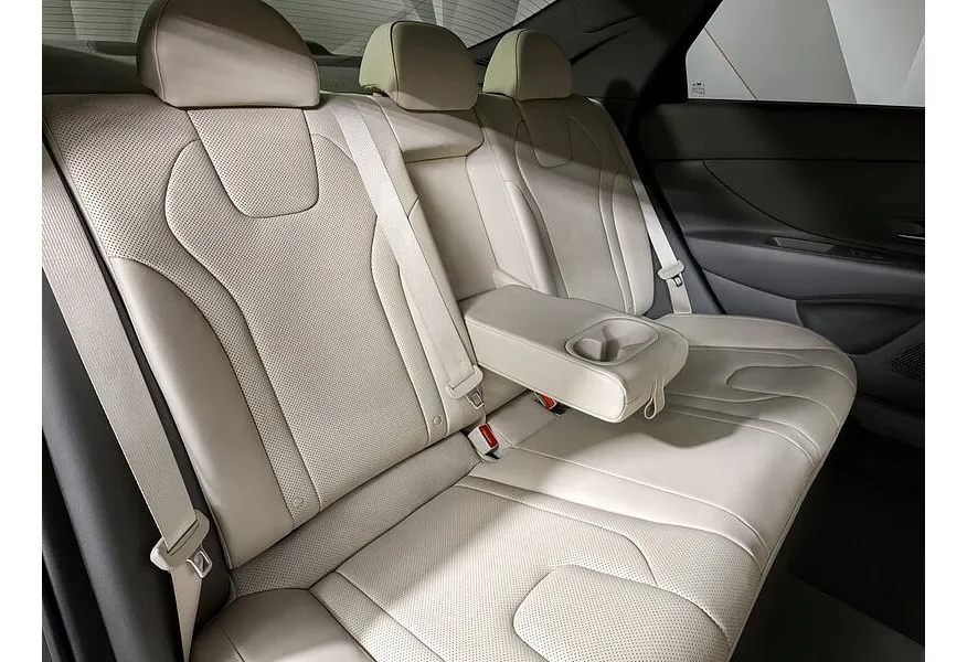 Hyundai Elantra 1.6 AT (128 л.с.) Elegance + Smart Sense Серый в АВИЛОН. Слайд №16