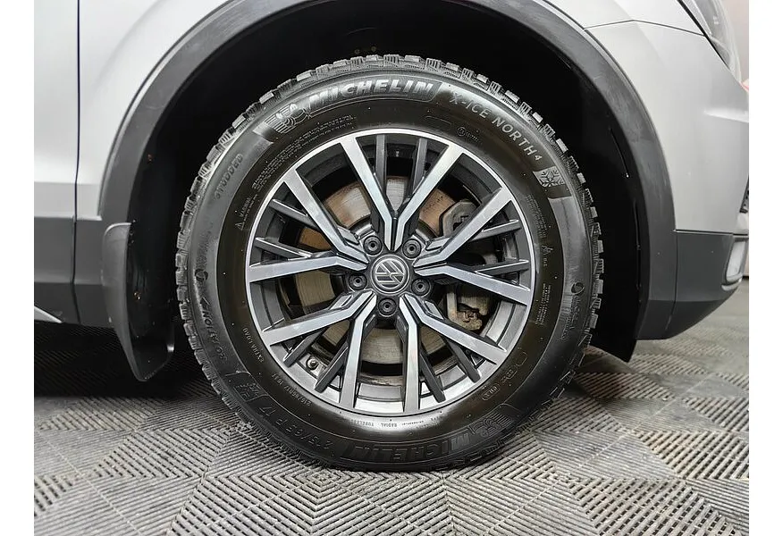 Volkswagen Tiguan 2.0 TSI 4Motion DSG (180 л.с.) OFFROAD Серый в АВИЛОН. Слайд №9