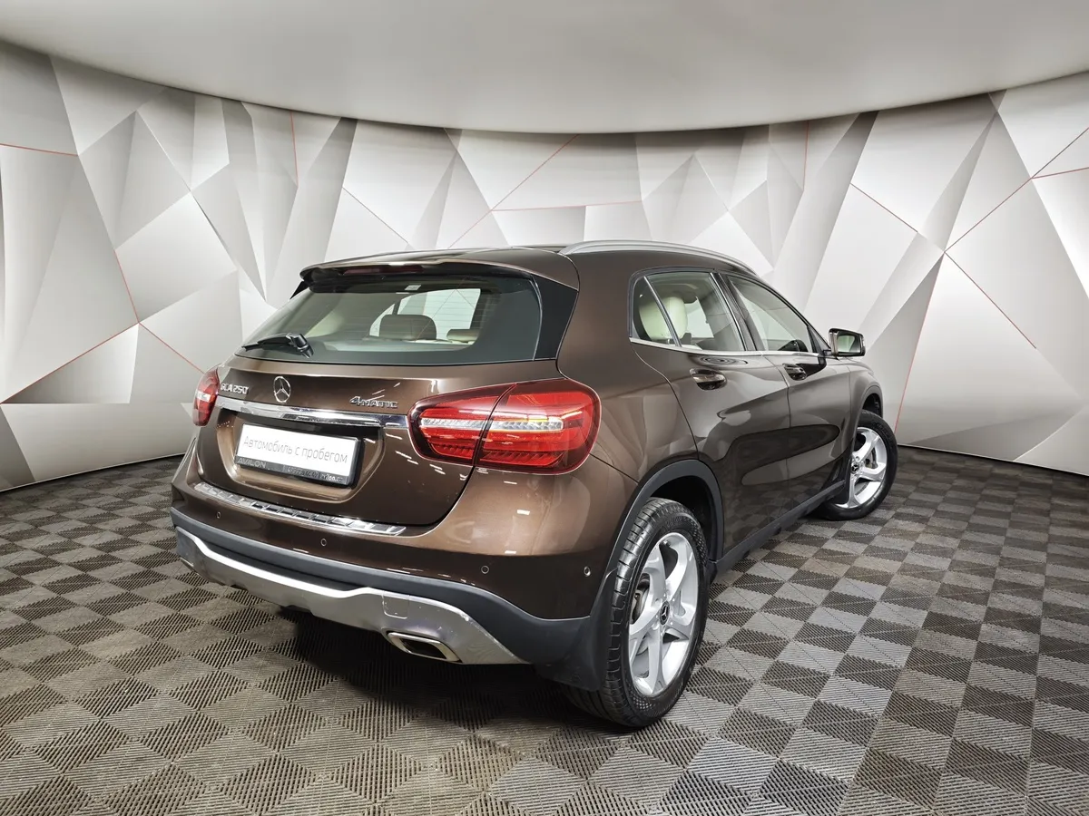 Mercedes-Benz GLA 250 7G-DCT 4MATIC (211 л.с.) Особая серия Коричневый в АВИЛОН. Слайд №2