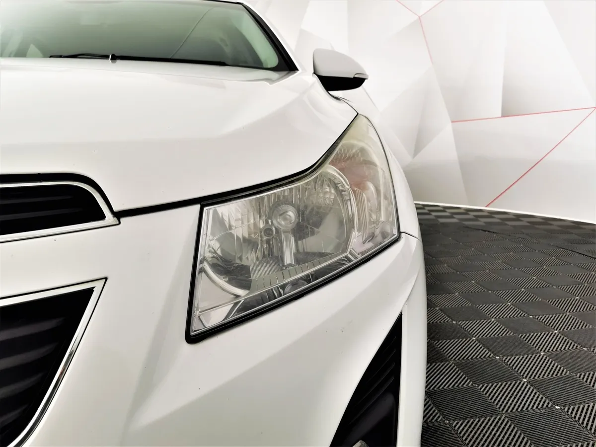 Chevrolet Cruze 1.8 MT (141 л.с.) Белый в АВИЛОН. Слайд №10