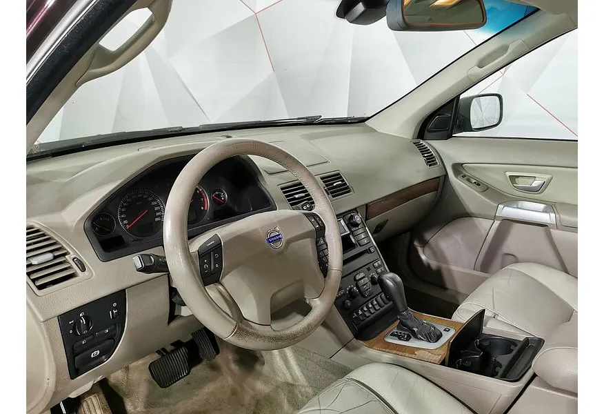 Volvo XC90 2.5 T5 Geartronic AWD (5 мест) (210 л.с.) Красный в АВИЛОН. Слайд №17