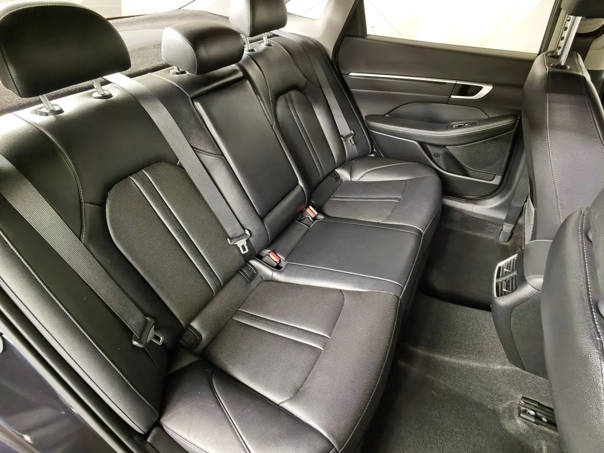 Hyundai Sonata 2.0 MPI (150 л.с.) Business Синий в АВИЛОН. Слайд №17