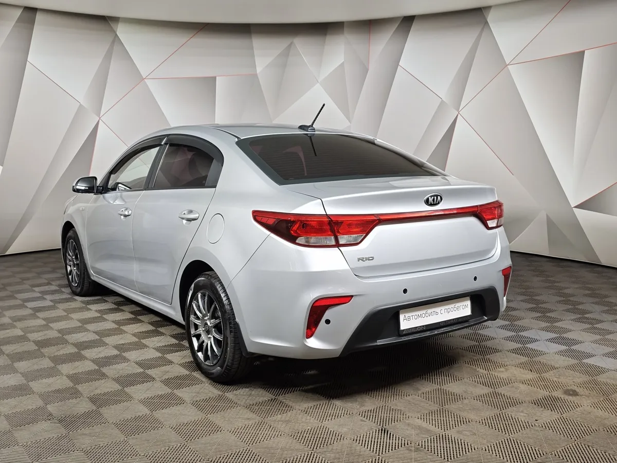 Kia Rio 1.6 AT (123 л.с.) Серебристый в АВИЛОН. Слайд №4