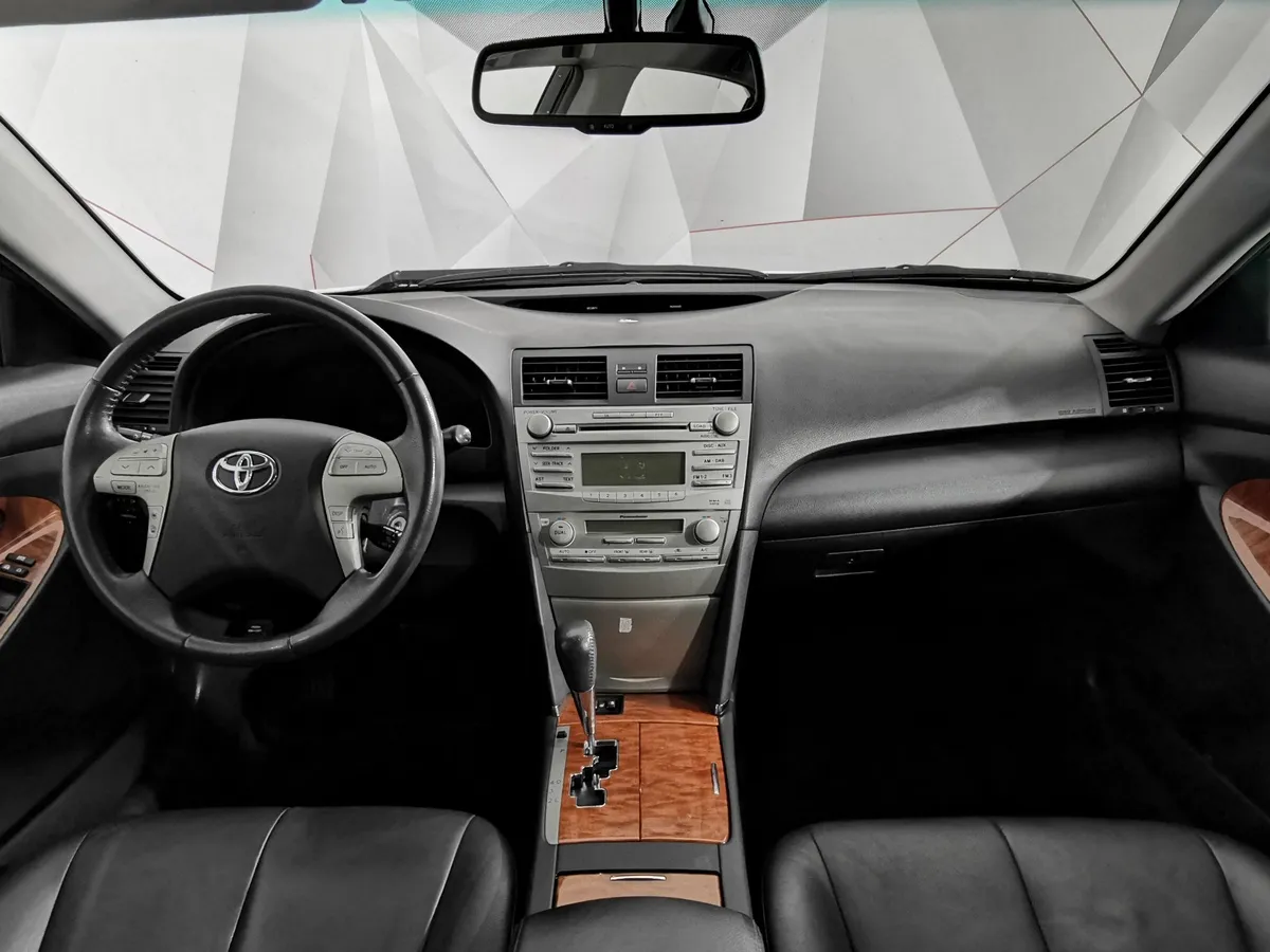 Toyota Camry 2.4 VVT-i AT (167 л.с.) Белый в АВИЛОН. Слайд №13