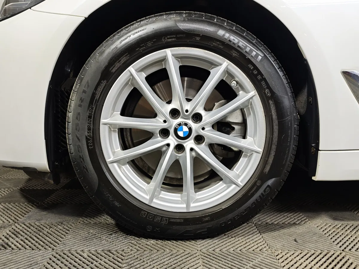 BMW 5 серия 520i Steptronic (184 л.с.) Business Белый в АВИЛОН. Слайд №7
