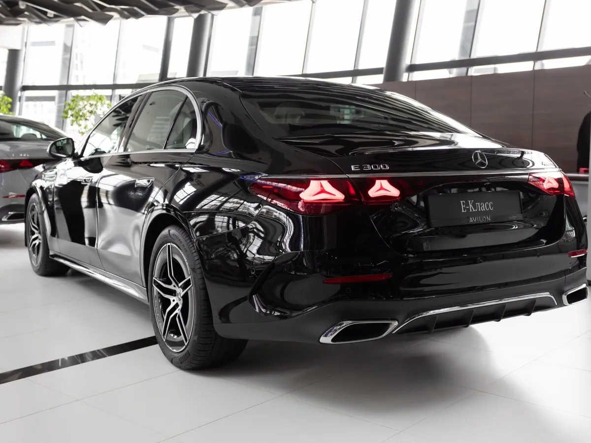 Mercedes-Benz E-Класс E 300 4MATIC (258 л.с.) Черный в АВИЛОН. Слайд №5