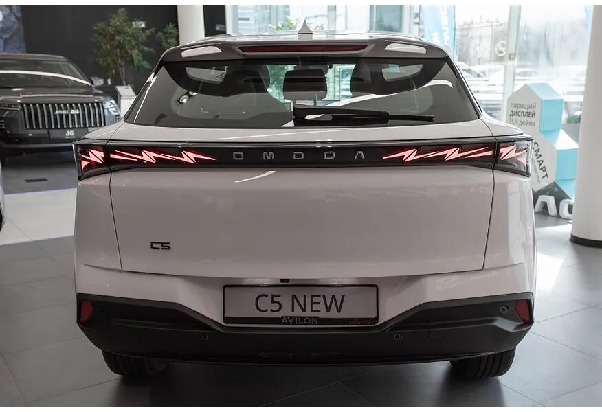 Omoda C5 1.5T DCT FWD (147 л.с.) Драйв Белый в АВИЛОН. Слайд №4