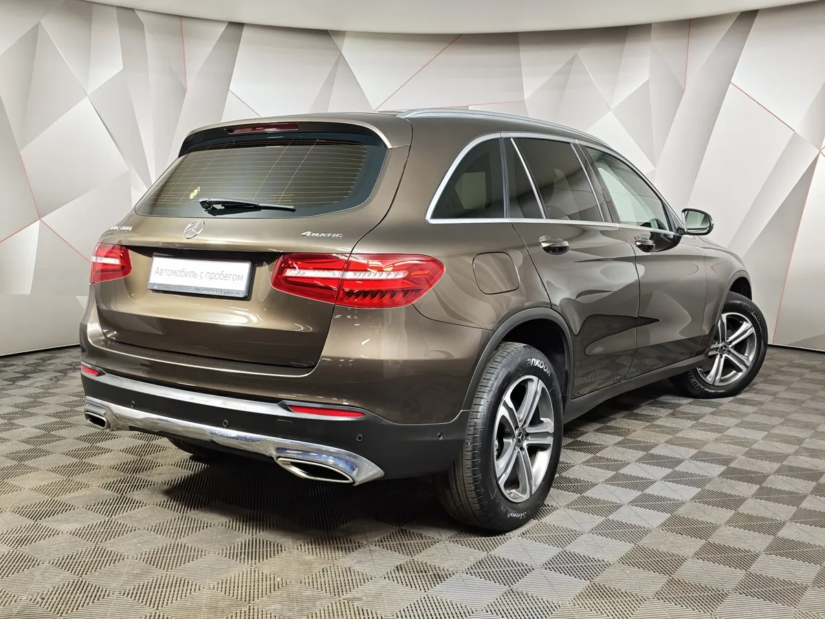 Mercedes-Benz GLC 300 9G-TRONIC 4MATIC (245 л.с.) Коричневый в АВИЛОН. Слайд №2