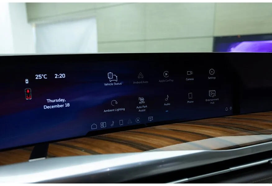 Cadillac Escalade 6.2 V8 AT AWD (420 л.с.) Sport Platinum Черный в АВИЛОН. Слайд №21