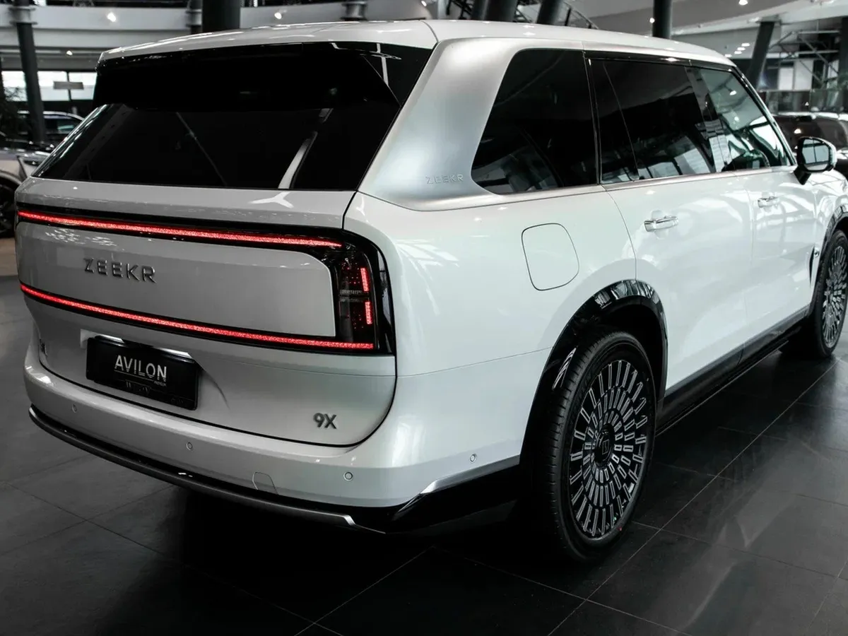 Zeekr 9X 2.0h AT 4WD (1177 л.с.) Max Белый в АВИЛОН. Слайд №8
