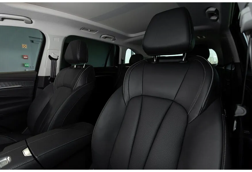 Москвич М90 2.0 ATT 4WD (200 л.с.) Ультимейт Белый в АВИЛОН. Слайд №2