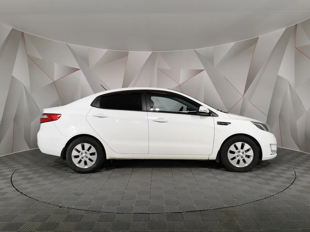 Kia Rio 1.6 AT (123 л.с.) Белый в АВИЛОН. Слайд №6