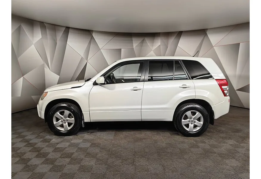 Suzuki Grand Vitara 2.4 AT (169 л.с.) Белый в АВИЛОН. Слайд №5