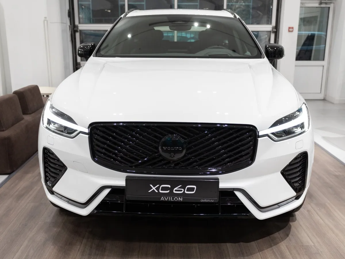 Volvo XC60 2.0 B5 8AT AWD (250 л.с.) Ultra Белый в АВИЛОН. Слайд №3