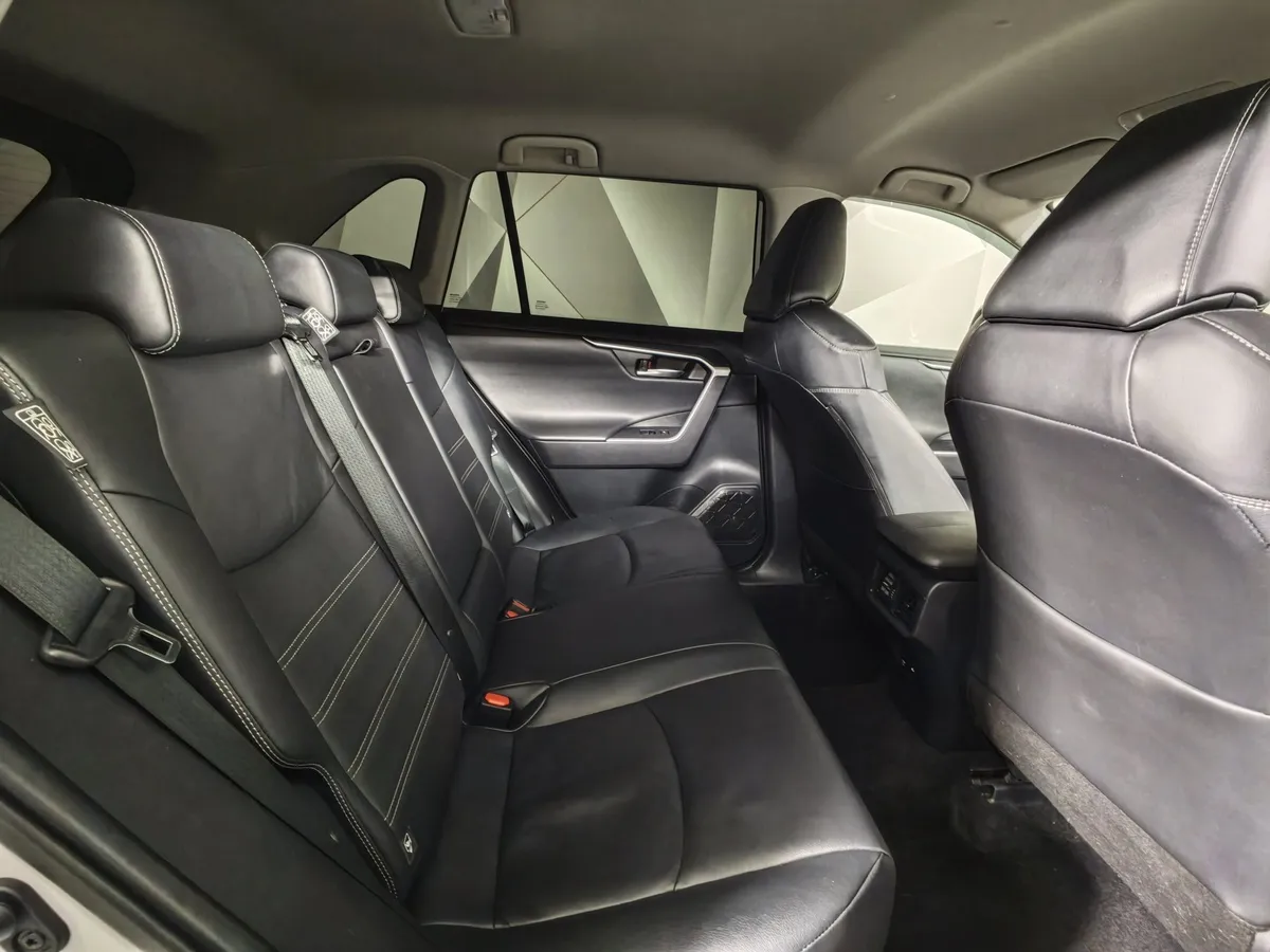 Toyota RAV4 2.0i CVT AWD (149 л.с.) Белый в АВИЛОН. Слайд №16