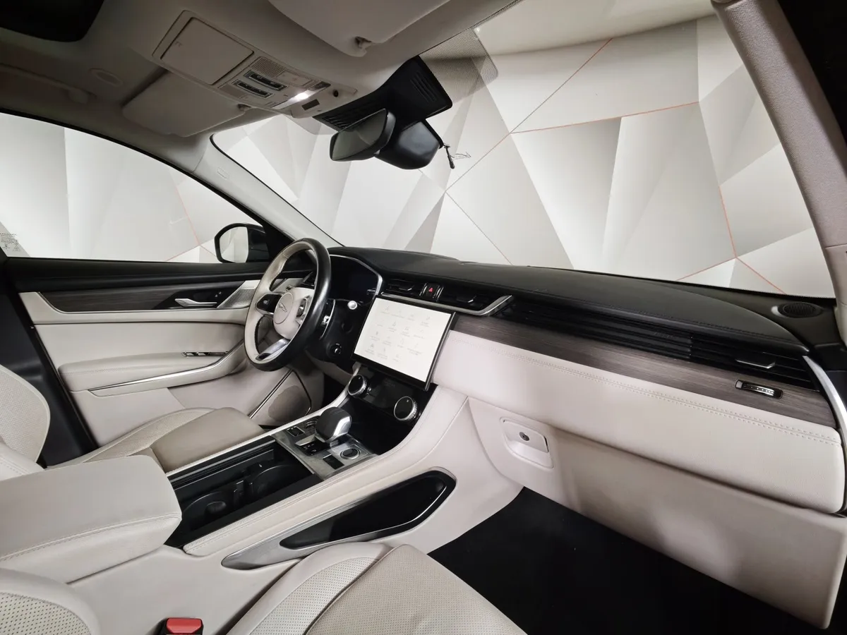 Jaguar F-Pace 2.0P AT AWD (249 л.с.) SE Красный в АВИЛОН. Слайд №11
