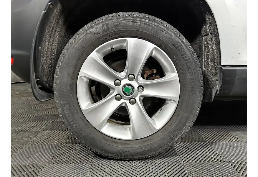 Skoda Yeti 1.4 TSI DSG (122 л.с.) Active Белый в АВИЛОН. Слайд №9