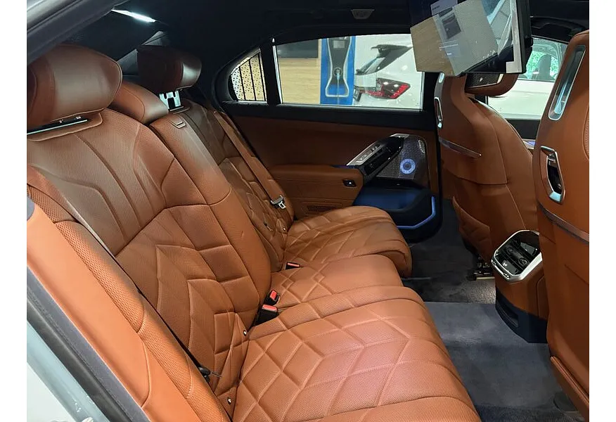 BMW 7 серия 760i xDrive Steptronic (535 л.с.) Серый в АВИЛОН. Слайд №8