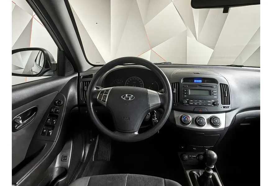 Hyundai Elantra 1.6 MT (122 л.с.) Серебристый в АВИЛОН. Слайд №20