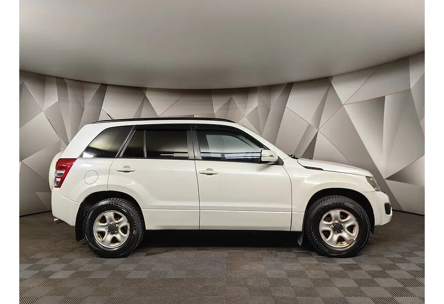 Suzuki Grand Vitara 2.0 MT AWD (140 л.с.) Белый в АВИЛОН. Слайд №6