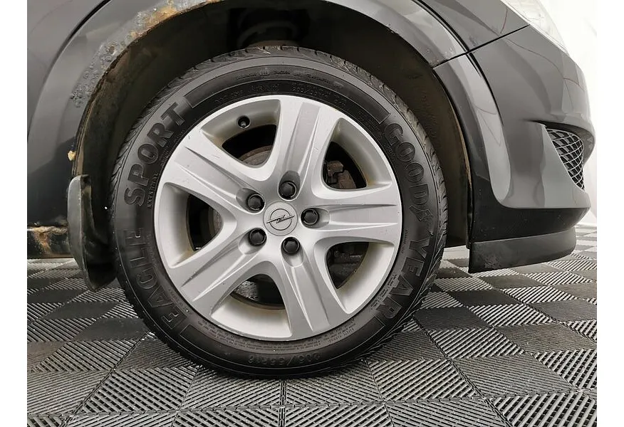 Opel Astra 1.8 AT (140 л.с.) Черный в АВИЛОН. Слайд №9