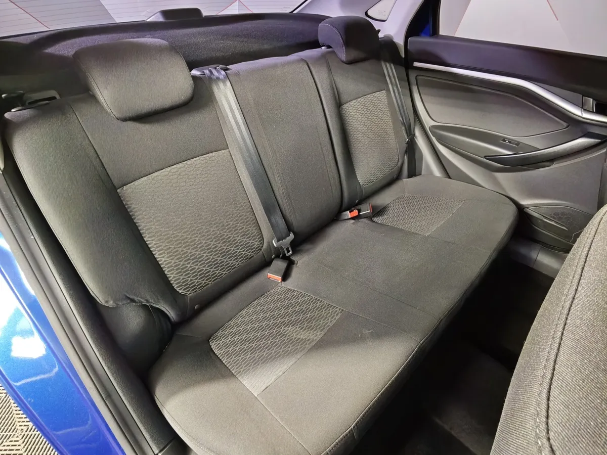 ВАЗ (Lada) Vesta 1.6 CVT (113 л.с.) Luxe Multimedia Синий в АВИЛОН. Слайд №17