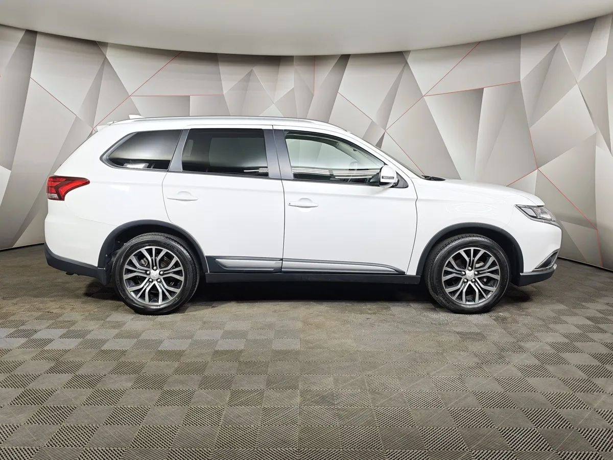 Mitsubishi Outlander 2.0 CVT (146 л.с.) Invite Белый в АВИЛОН. Слайд №6