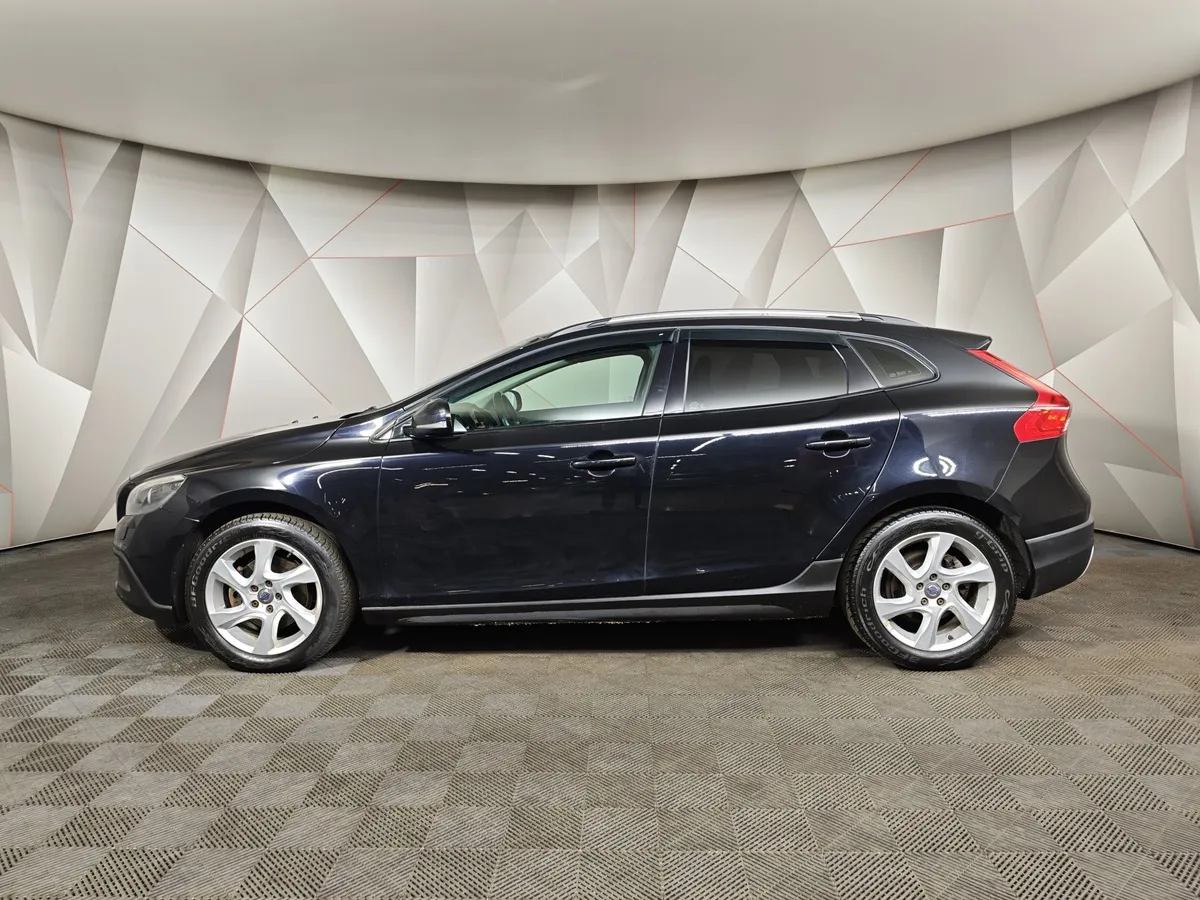 Volvo V40 1.6 D2 Powershift (114 л.с.) Черный в АВИЛОН. Слайд №5