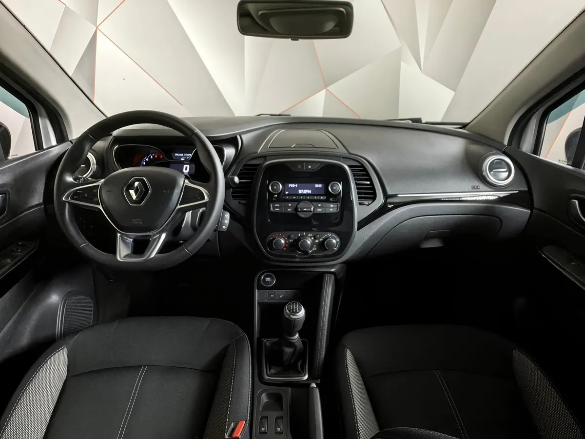 Renault Kaptur 1.6 MT (114 л.с.) Белый в АВИЛОН. Слайд №14