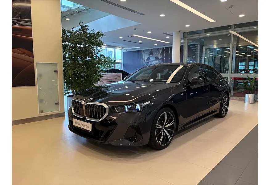 АВИЛОН - BMW 5 серия 530i xDrive AT (252 л.с.) Серый - slide 0