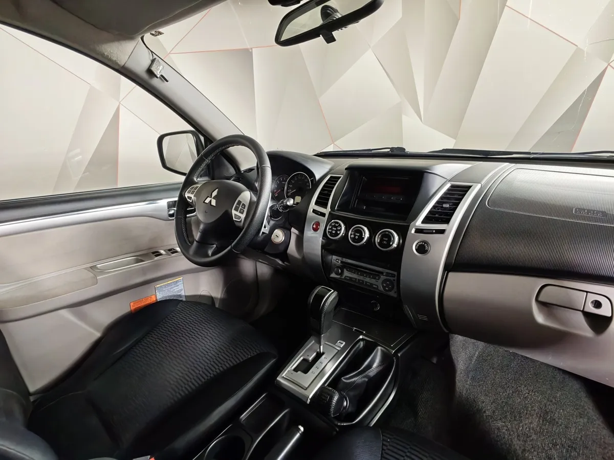 Mitsubishi Pajero Sport 2.5 DI-D AT AWD (178 л.с.) Серый в АВИЛОН. Слайд №13