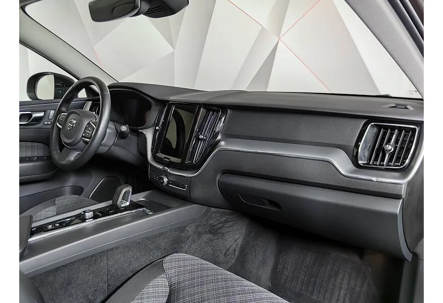 Volvo XC60 2.0 B5 mild hybrid AT AWD (249 л.с.) Momentum Серый в АВИЛОН. Слайд №13