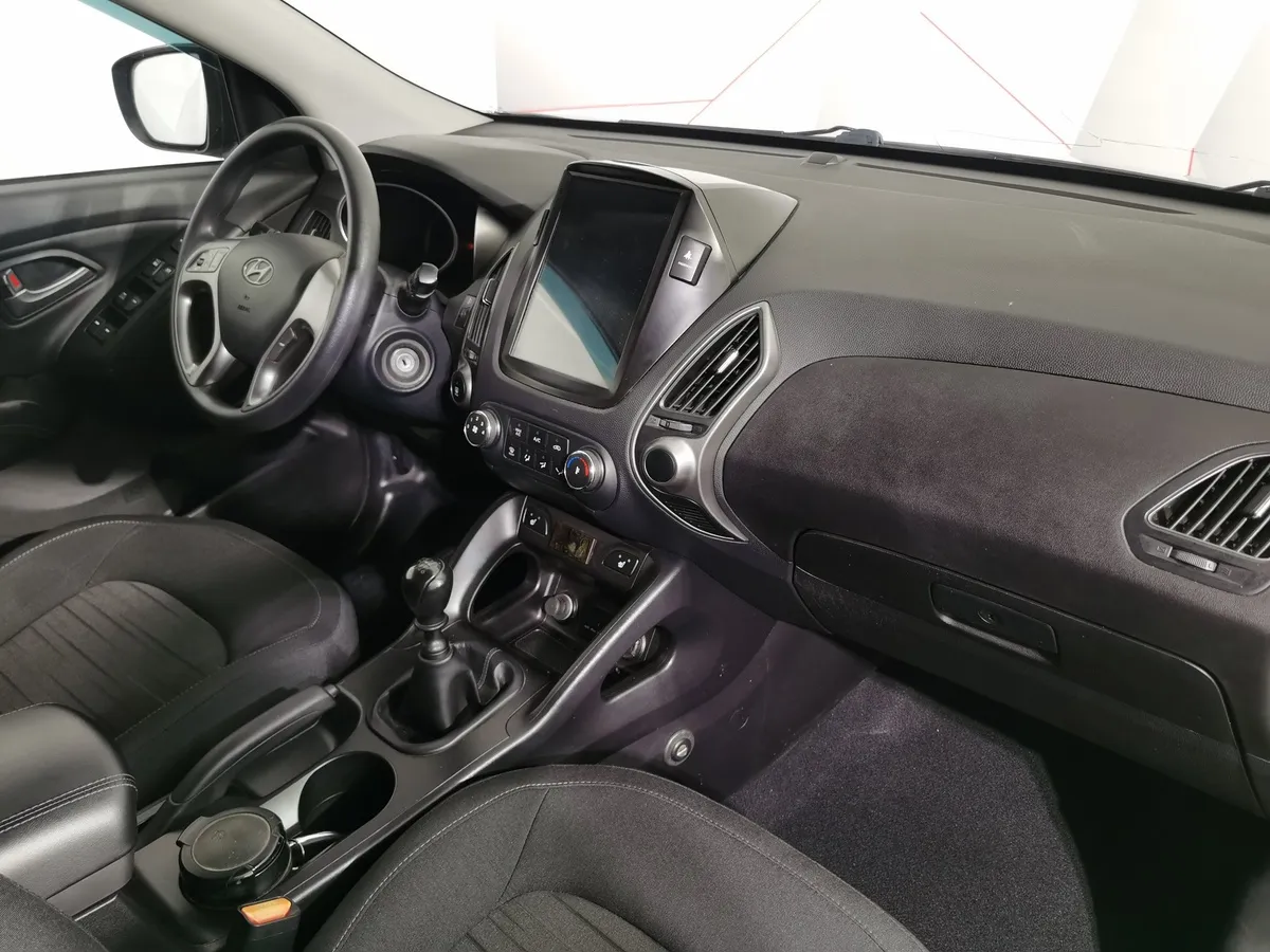 Hyundai ix35 2.0 MT 2WD (150 л.с.) Коричневый в АВИЛОН. Слайд №12