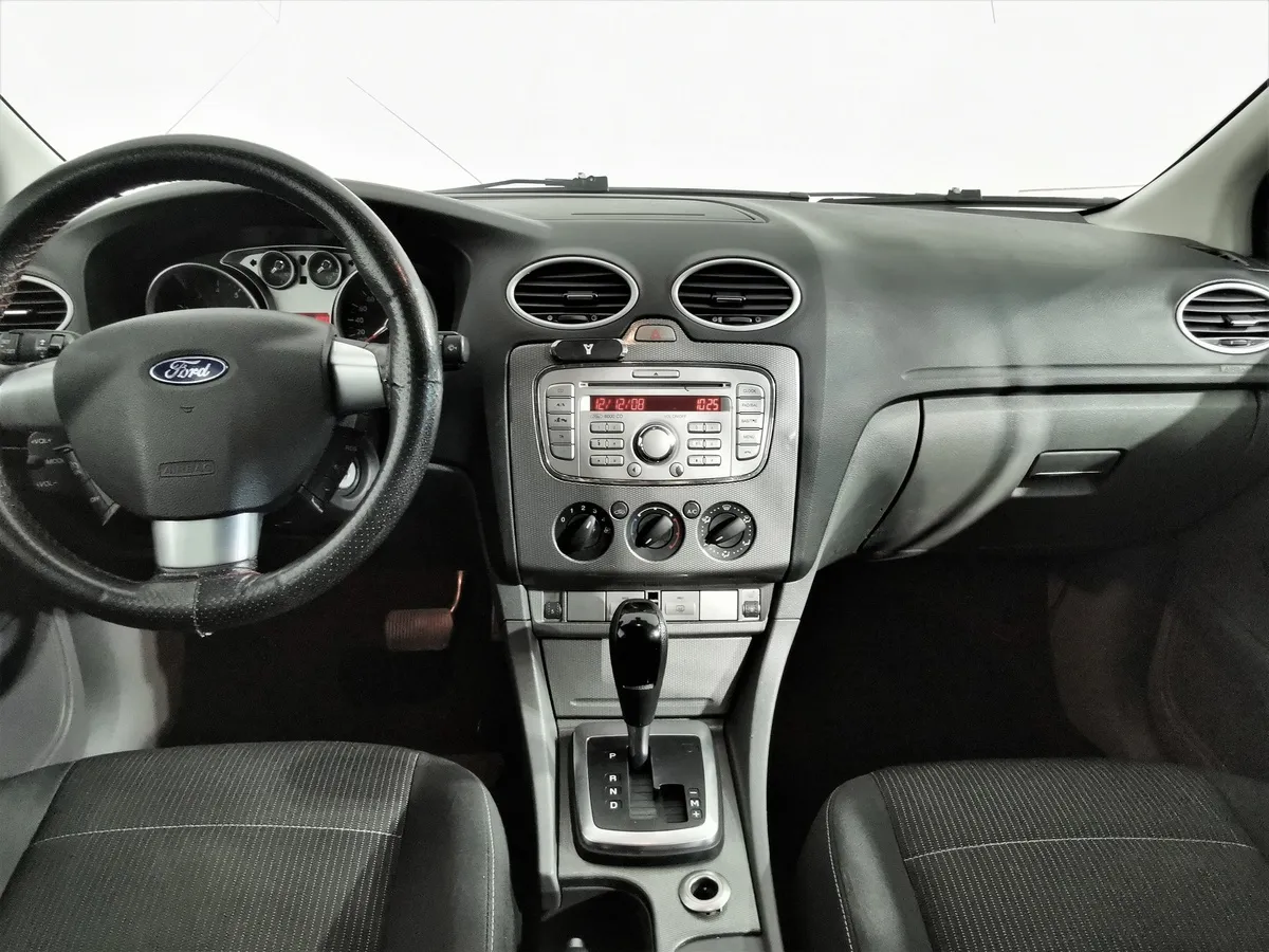 Ford Focus 1.6 AT (101 л.с.) Серебристый в АВИЛОН. Слайд №12