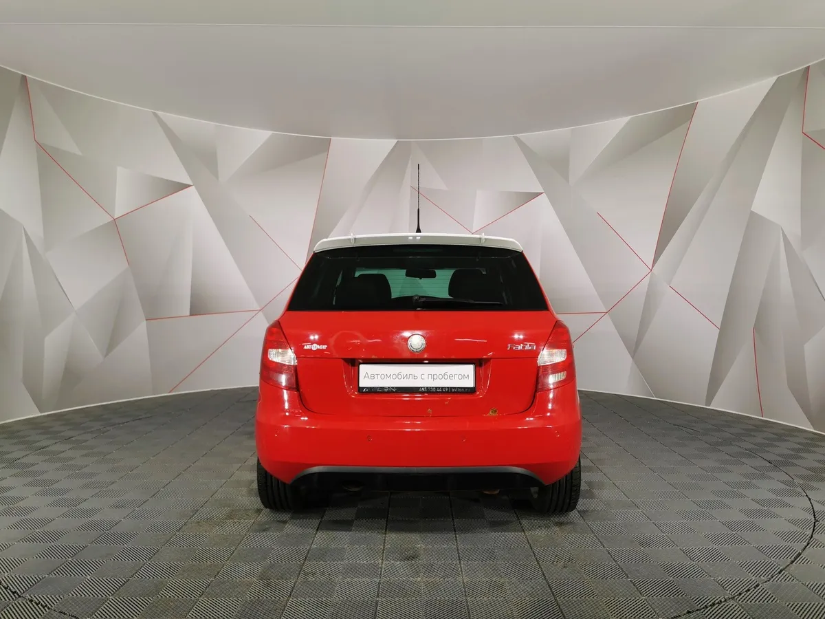 Skoda Fabia 1.6 MT (105 л.с.) Ambiente Красный в АВИЛОН. Слайд №8
