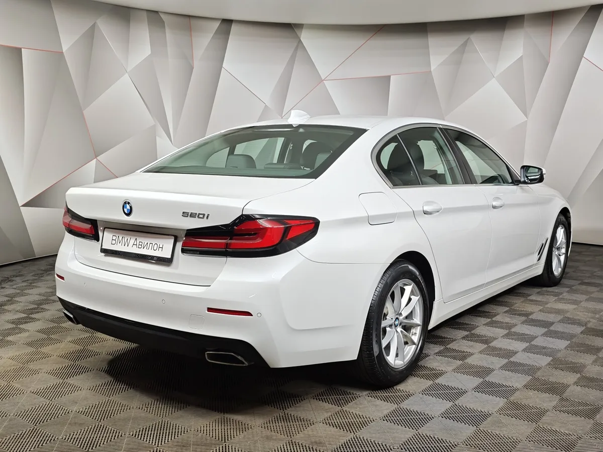 BMW 5 серия 520i Steptronic (184 л.с.) Business Белый в АВИЛОН. Слайд №2