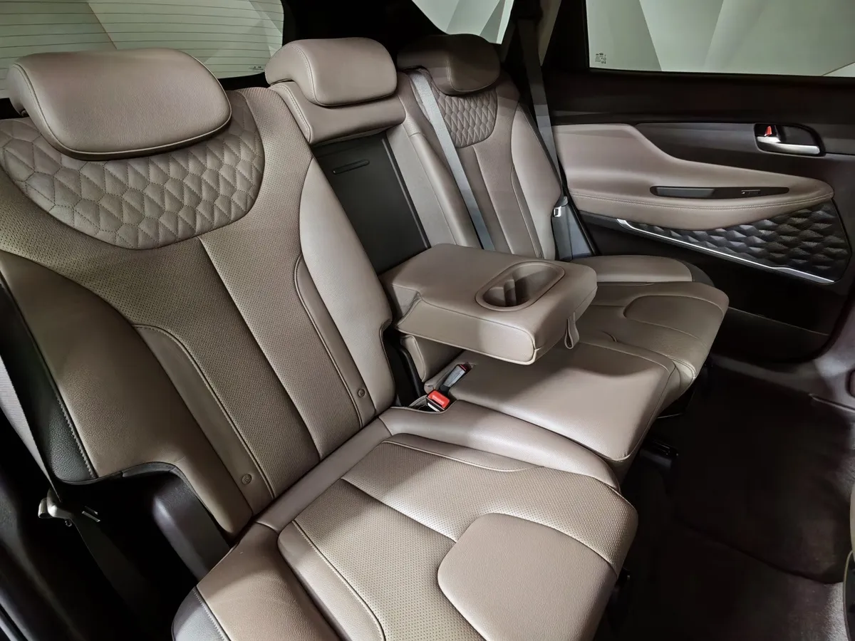 Hyundai Santa Fe 2.2 (200 л.с.) CRDi - 8AT Lifestyle Черный в АВИЛОН. Слайд №16