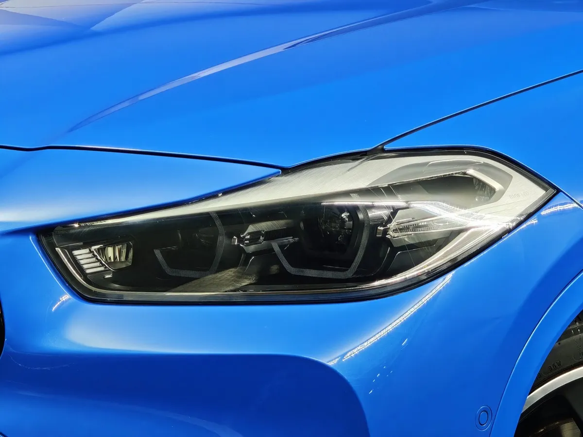 BMW X2 20i xDrive AT (192 л.с.) M Sport Синий в АВИЛОН. Слайд №8