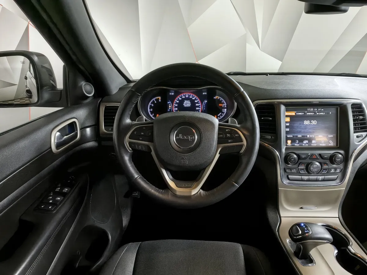 Jeep Grand Cherokee 3.0 TD AT (241 л.с.) Черный в АВИЛОН. Слайд №19