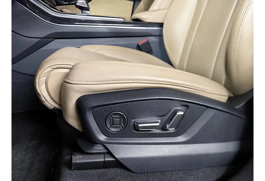 Audi Q8 55 TFSI Tiptronic quattro (340 л.с.) Оранжевый в АВИЛОН. Слайд №21