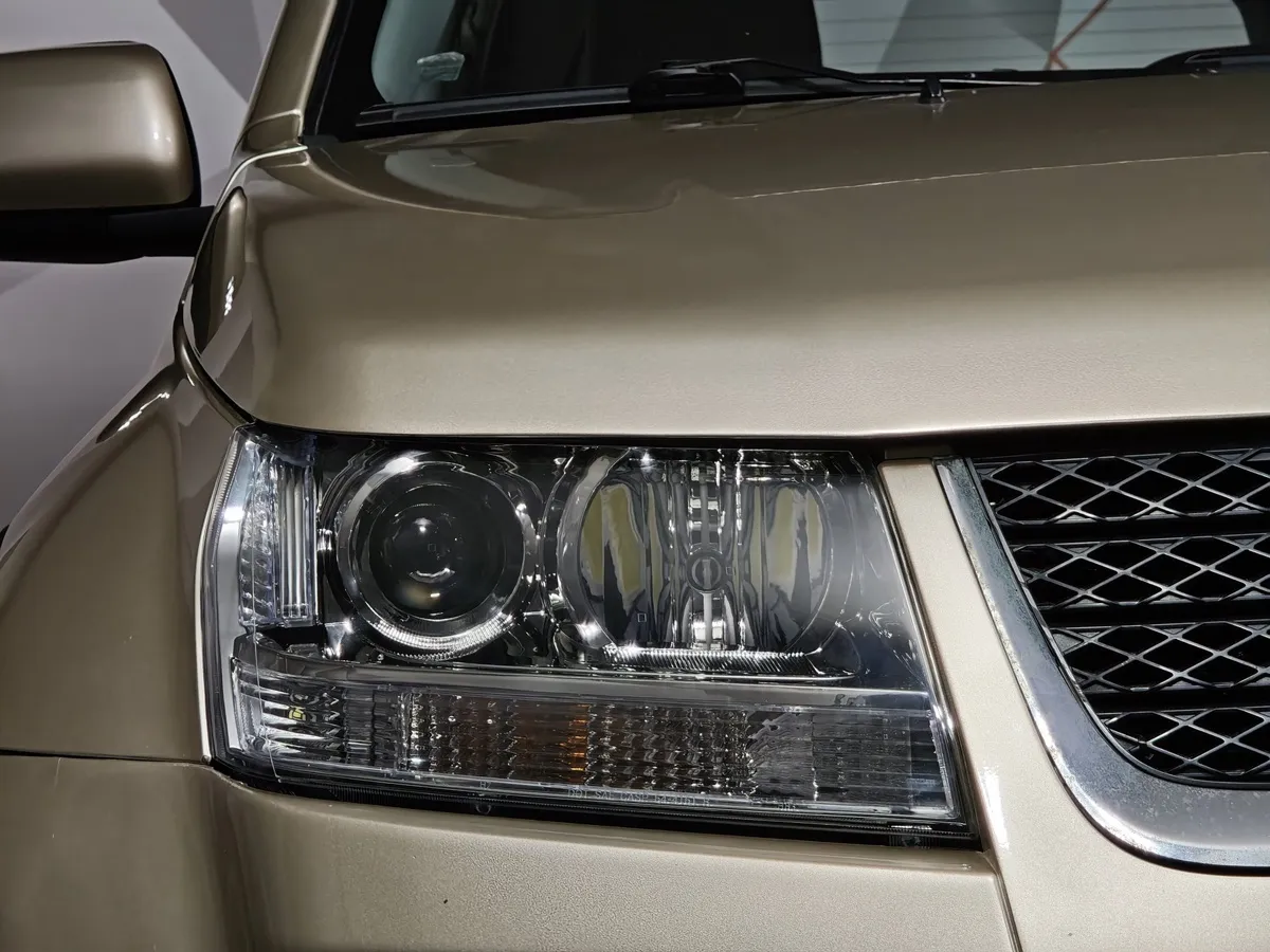 Suzuki Grand Vitara 2.4 AT (169 л.с.) Бежевый в АВИЛОН. Слайд №10