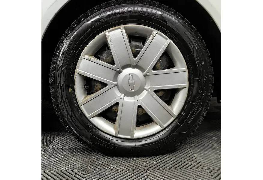 Chevrolet Lacetti 1.6 MT (109 л.с.) Белый в АВИЛОН. Слайд №9